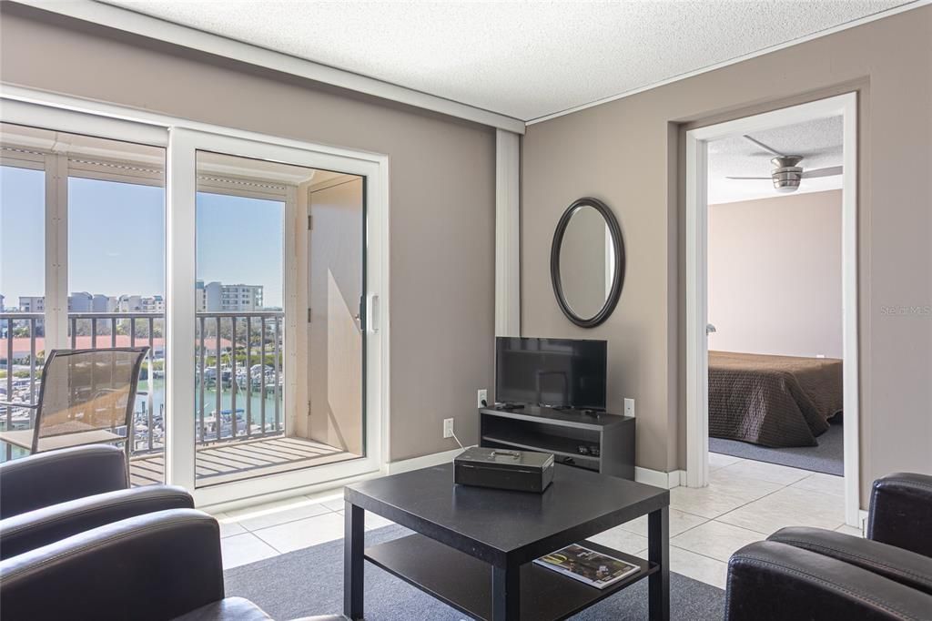 Active With Contract: $260,000 (1 beds, 1 baths, 925 Square Feet)