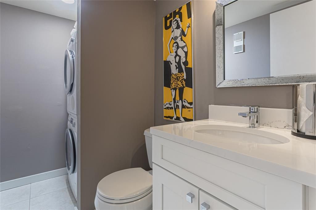 Active With Contract: $260,000 (1 beds, 1 baths, 925 Square Feet)