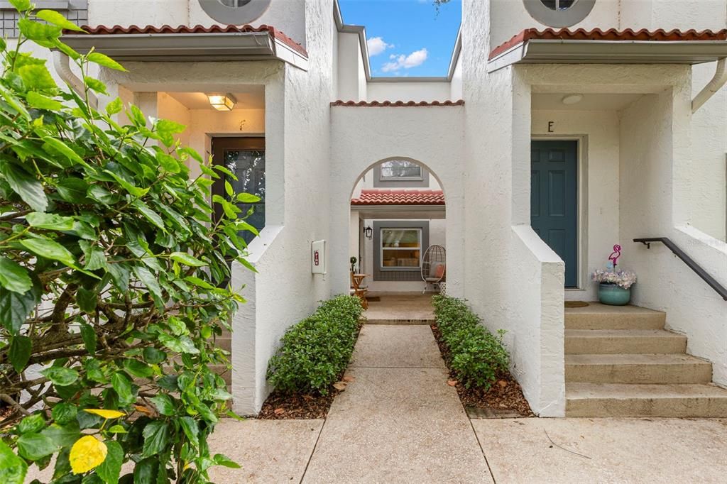 Active With Contract: $202,000 (2 beds, 2 baths, 1025 Square Feet)