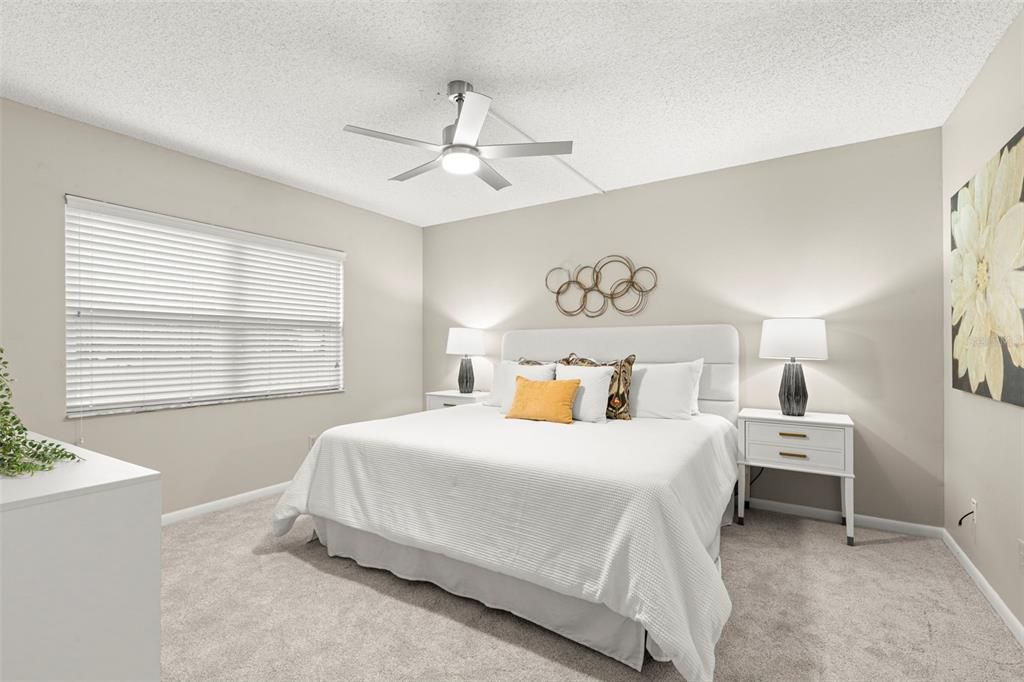 Active With Contract: $202,000 (2 beds, 2 baths, 1025 Square Feet)