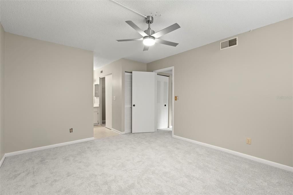 Active With Contract: $202,000 (2 beds, 2 baths, 1025 Square Feet)