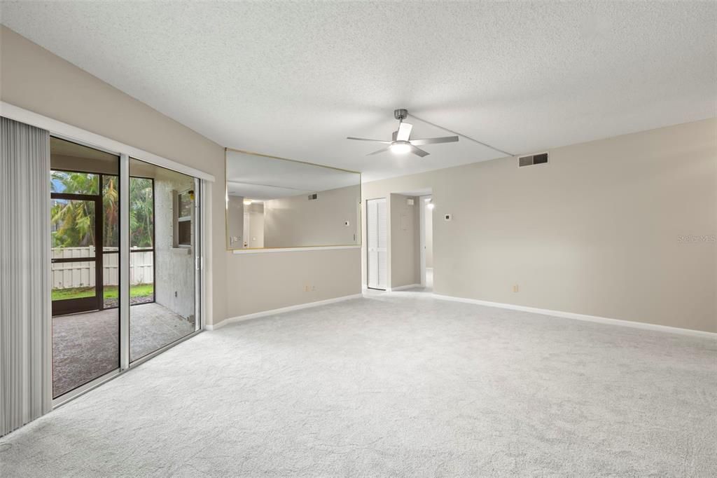 Active With Contract: $202,000 (2 beds, 2 baths, 1025 Square Feet)