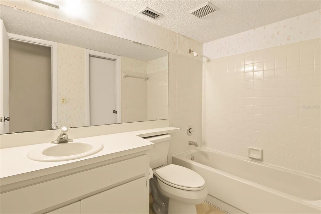 Active With Contract: $202,000 (2 beds, 2 baths, 1025 Square Feet)