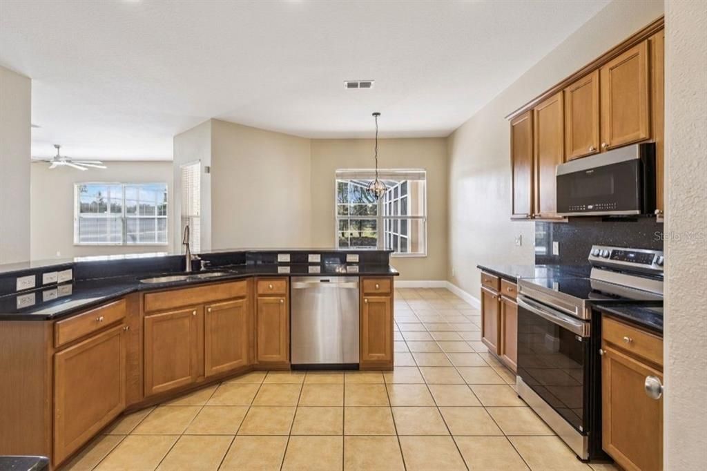 En Venta: $620,000 (5 camas, 3 baños, 2804 Pies cuadrados)