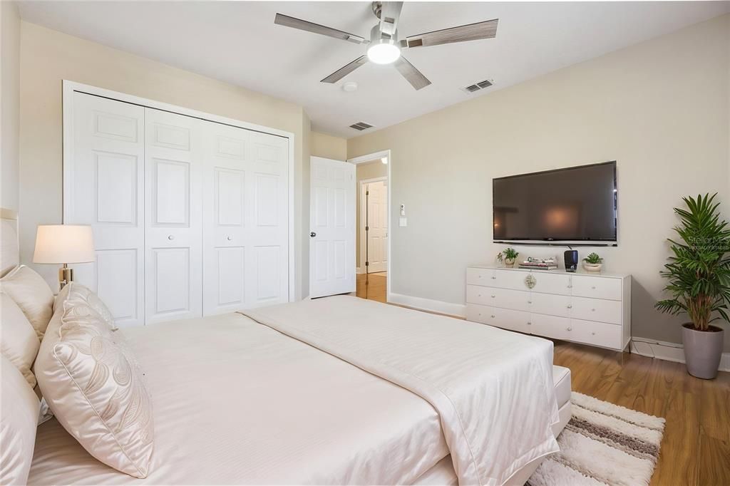 En Venta: $620,000 (5 camas, 3 baños, 2804 Pies cuadrados)