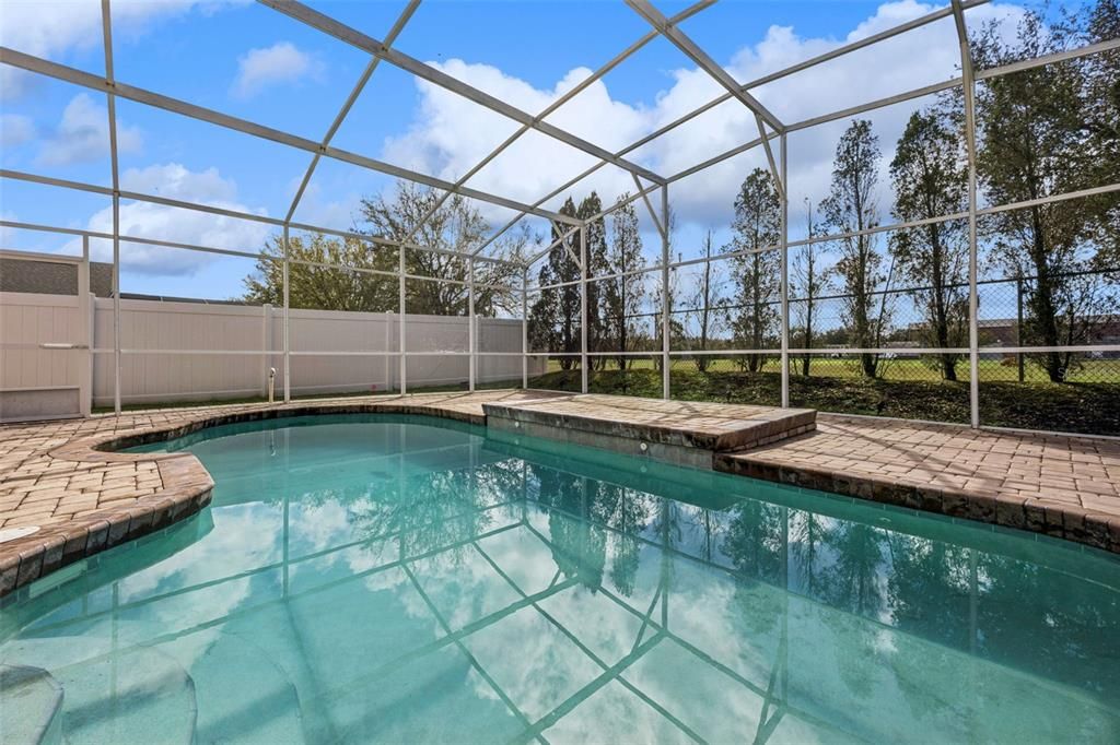 En Venta: $620,000 (5 camas, 3 baños, 2804 Pies cuadrados)
