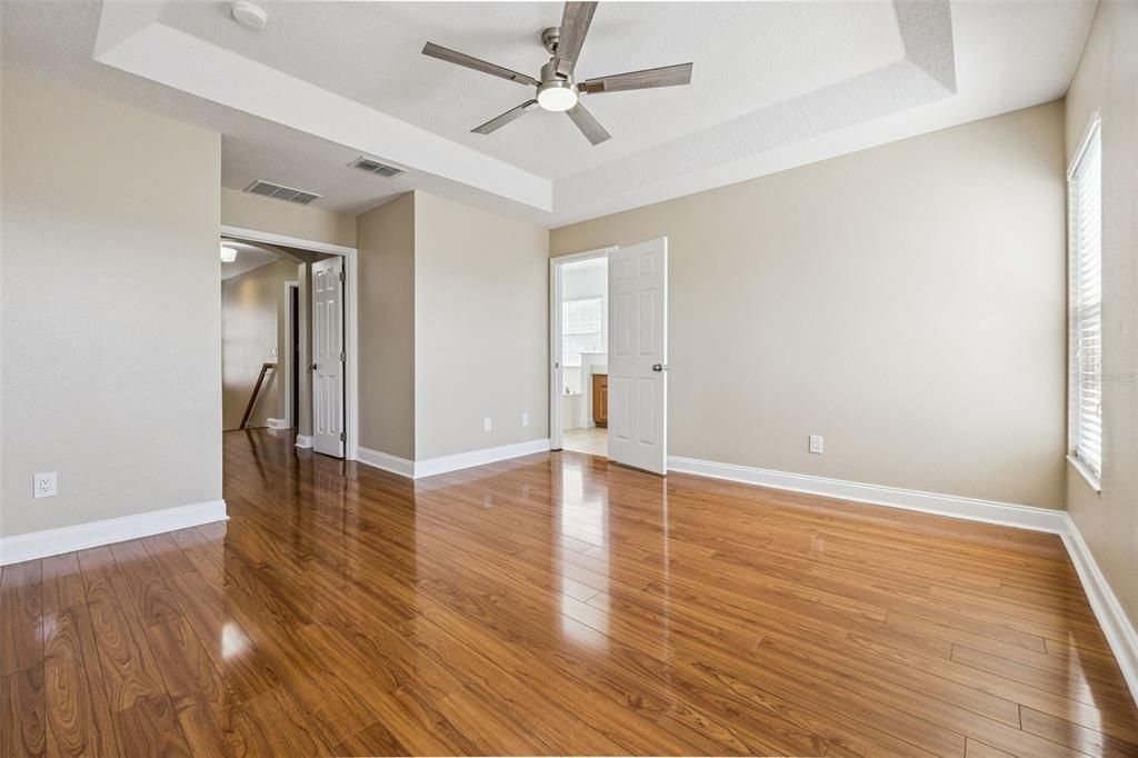 En Venta: $620,000 (5 camas, 3 baños, 2804 Pies cuadrados)