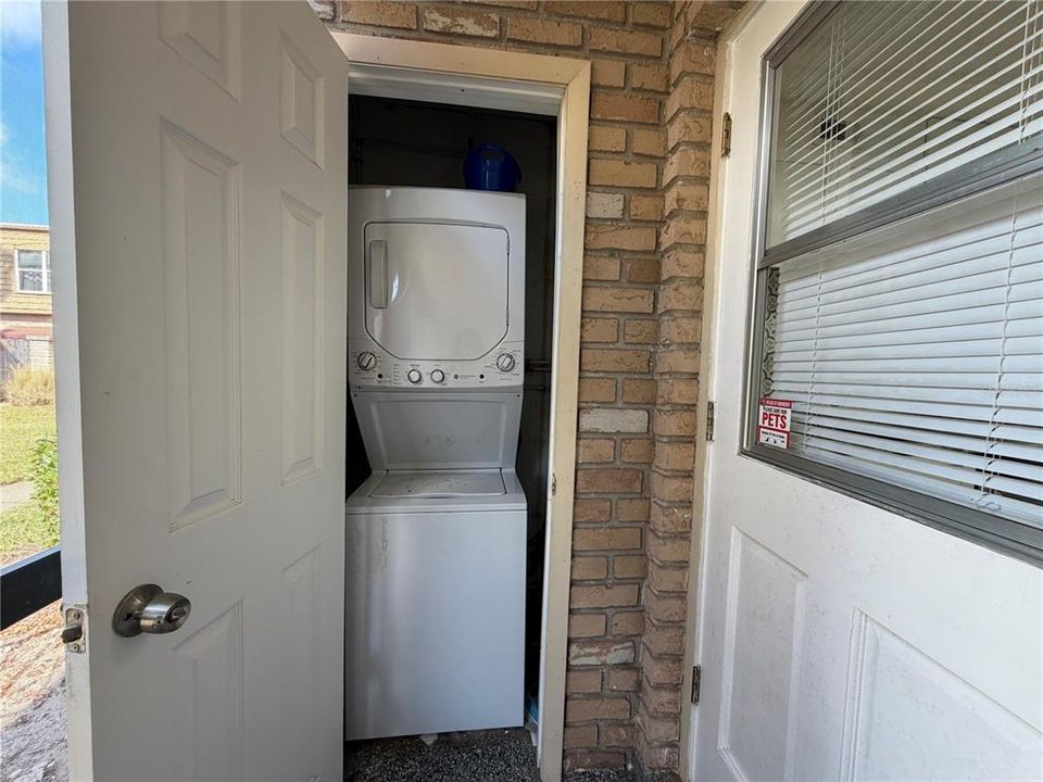 Active With Contract: $1,750 (2 beds, 2 baths, 987 Square Feet)