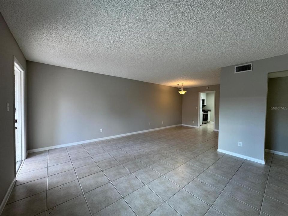 Active With Contract: $1,750 (2 beds, 2 baths, 987 Square Feet)