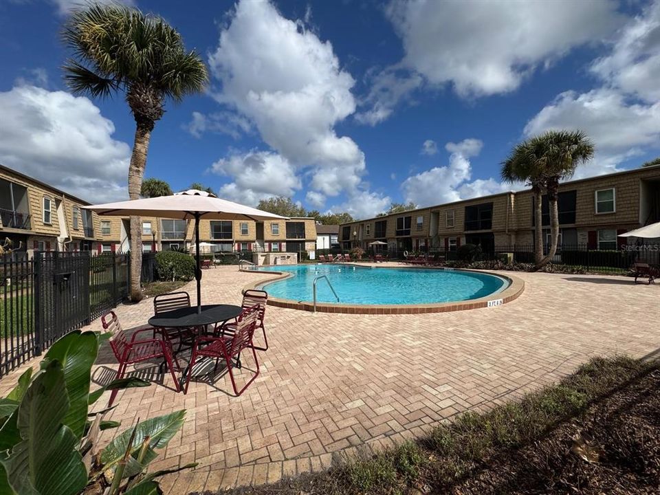 Active With Contract: $1,750 (2 beds, 2 baths, 987 Square Feet)