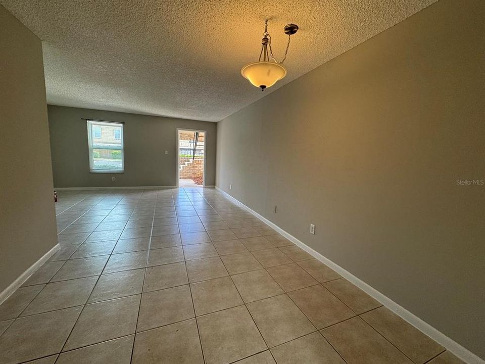 Active With Contract: $1,750 (2 beds, 2 baths, 987 Square Feet)