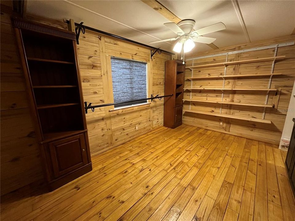 For Sale: $99,900 (2 beds, 1 baths, 728 Square Feet)
