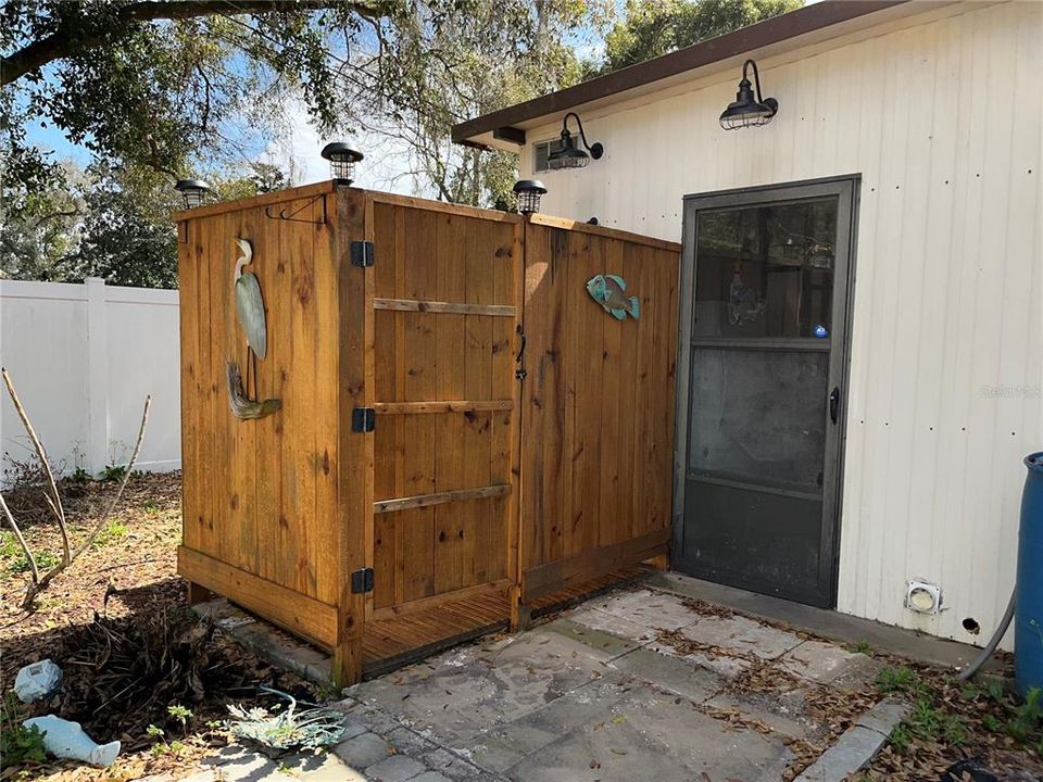 For Sale: $99,900 (2 beds, 1 baths, 728 Square Feet)