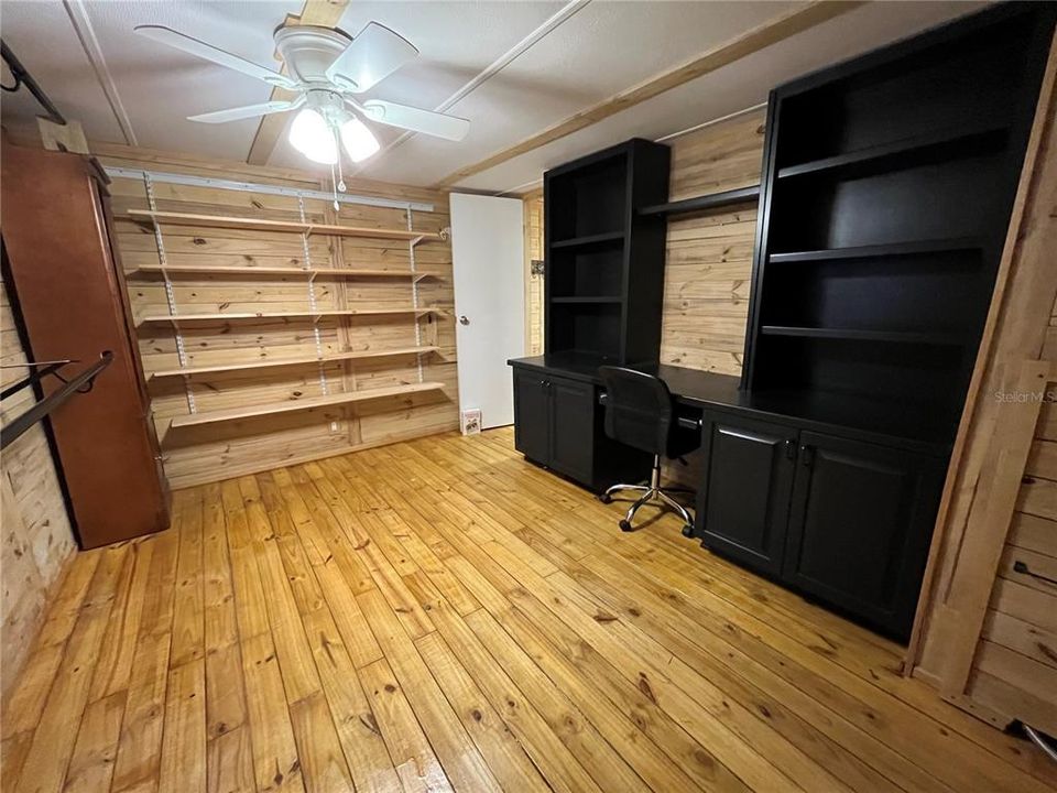 For Sale: $99,900 (2 beds, 1 baths, 728 Square Feet)