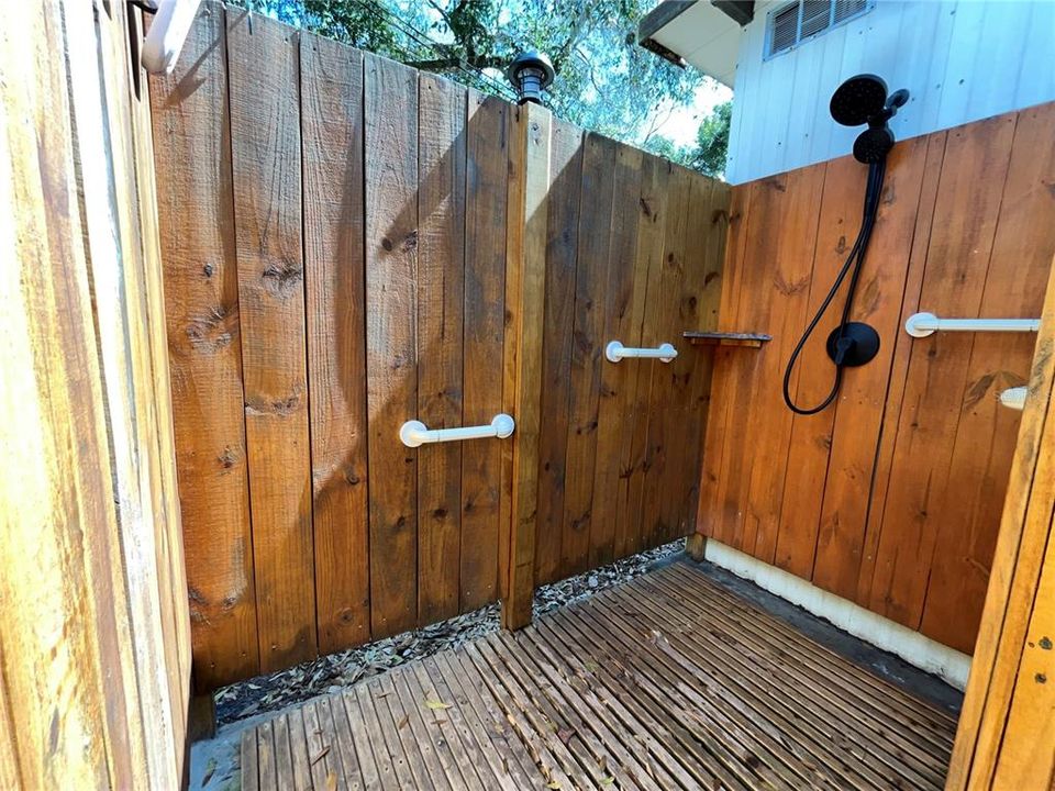 For Sale: $99,900 (2 beds, 1 baths, 728 Square Feet)