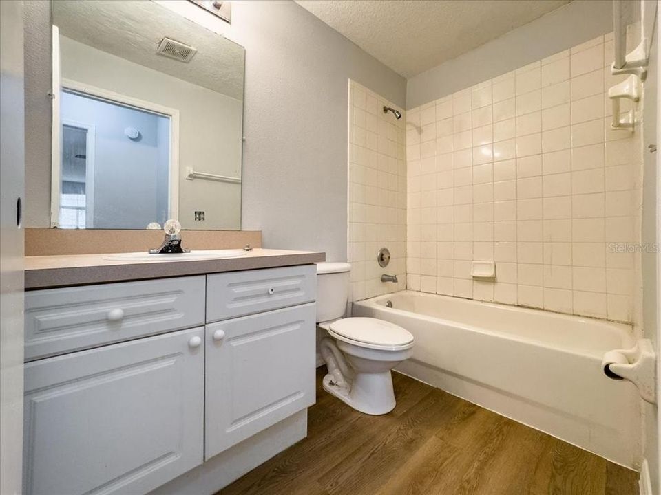 В аренду: $1,100 (0 спален, 1 ванн, 400 Квадратных фут)