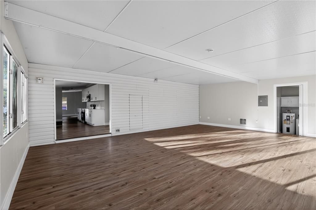 Active With Contract: $204,900 (3 beds, 2 baths, 2080 Square Feet)