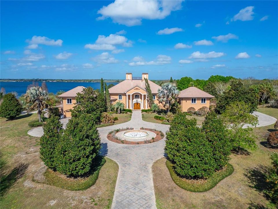 For Sale: $3,900,000 (7 beds, 8 baths, 9222 Square Feet)