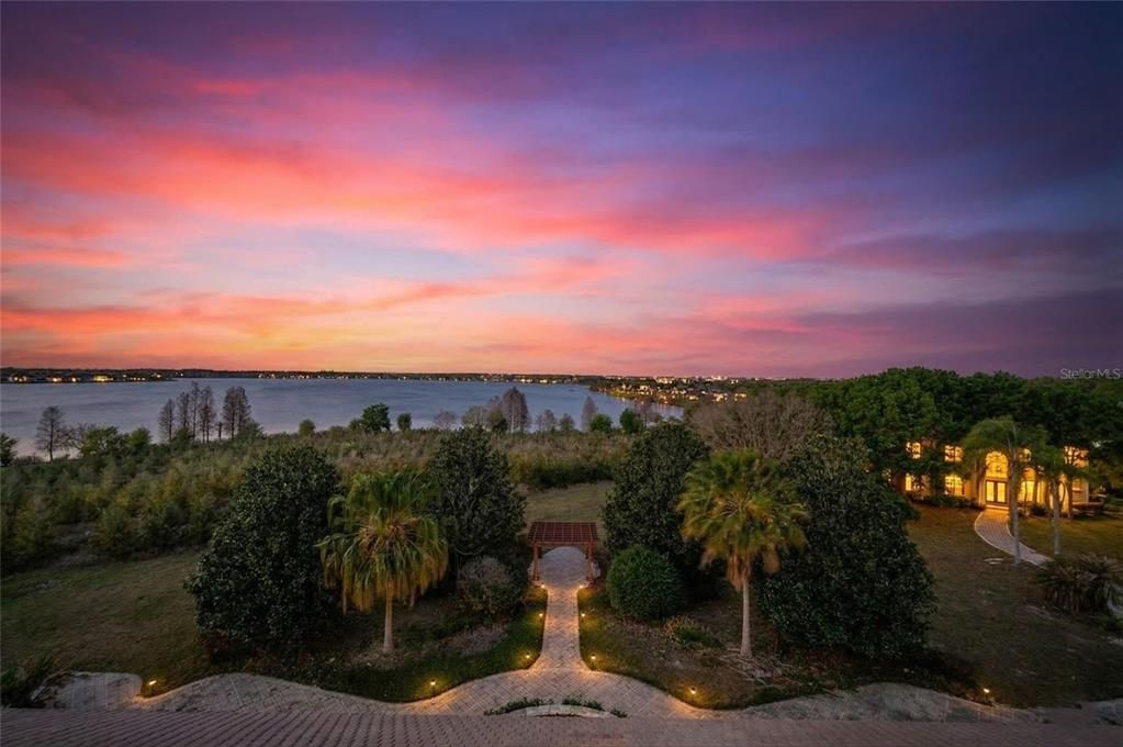 For Sale: $3,900,000 (7 beds, 8 baths, 9222 Square Feet)