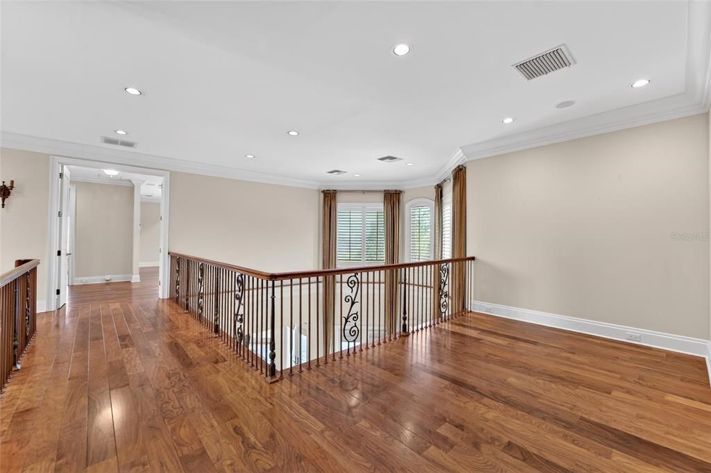 For Sale: $3,900,000 (7 beds, 8 baths, 9222 Square Feet)