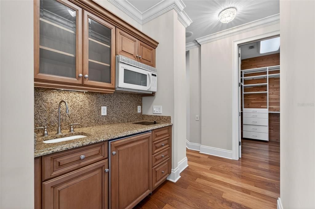For Sale: $3,900,000 (7 beds, 8 baths, 9222 Square Feet)