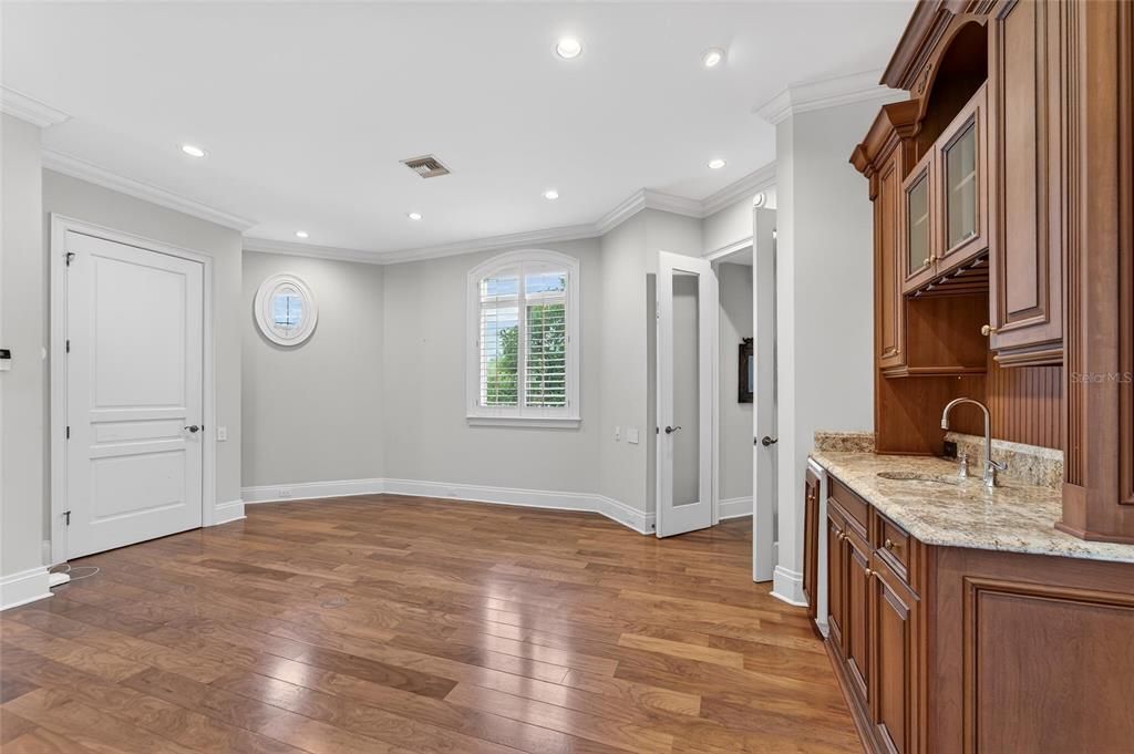 For Sale: $3,900,000 (7 beds, 8 baths, 9222 Square Feet)