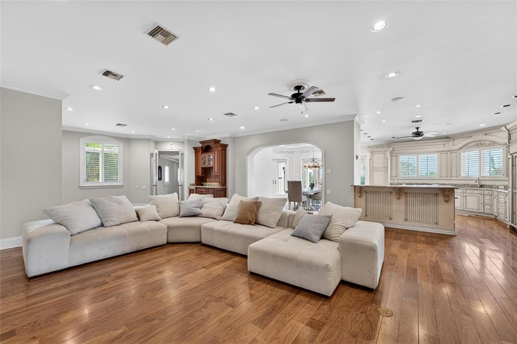For Sale: $3,900,000 (7 beds, 8 baths, 9222 Square Feet)