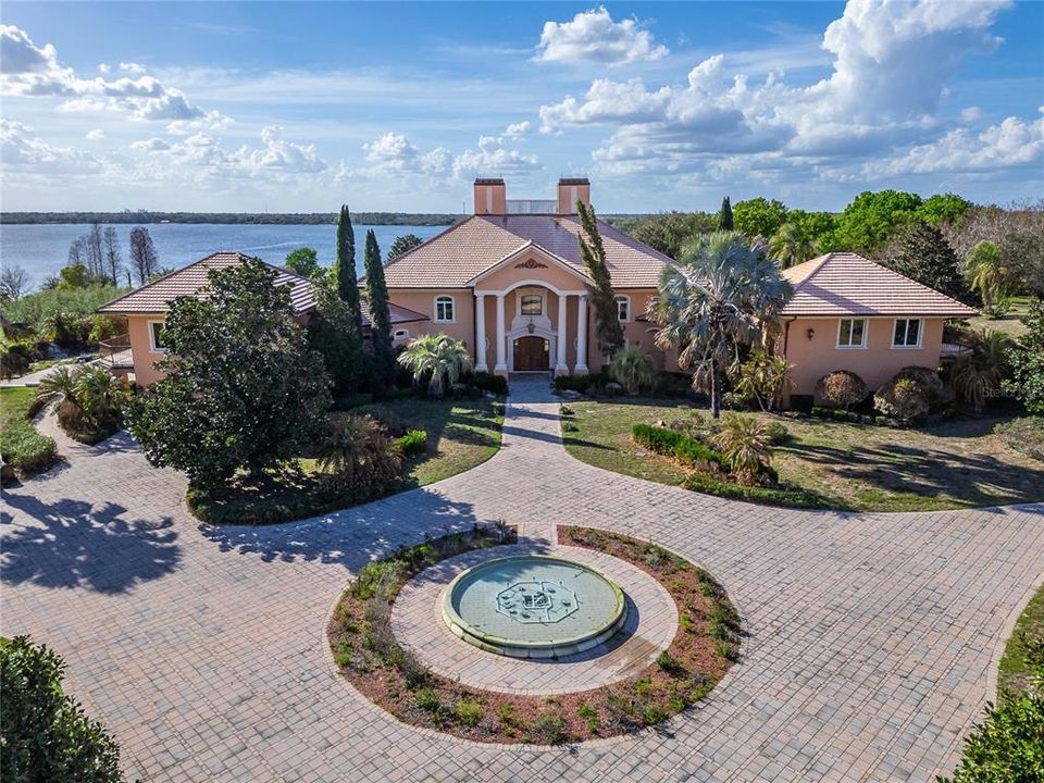 For Sale: $3,900,000 (7 beds, 8 baths, 9222 Square Feet)