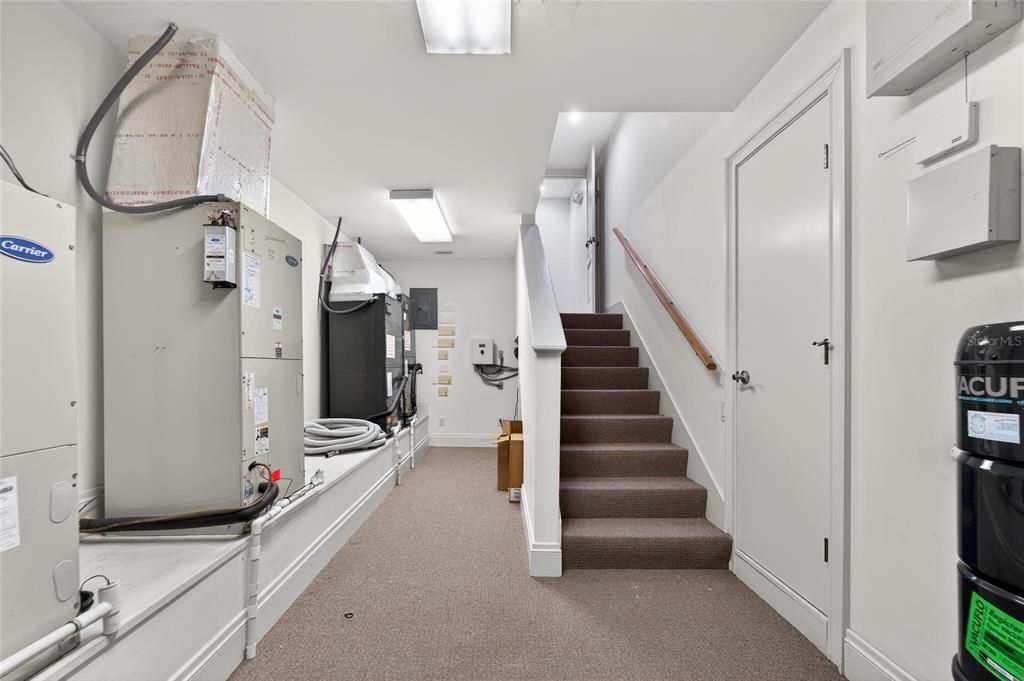 For Sale: $3,900,000 (7 beds, 8 baths, 9222 Square Feet)