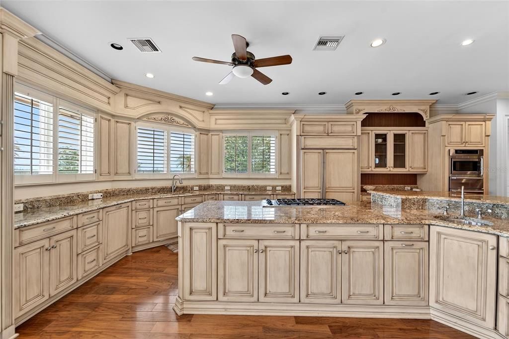 For Sale: $3,900,000 (7 beds, 8 baths, 9222 Square Feet)