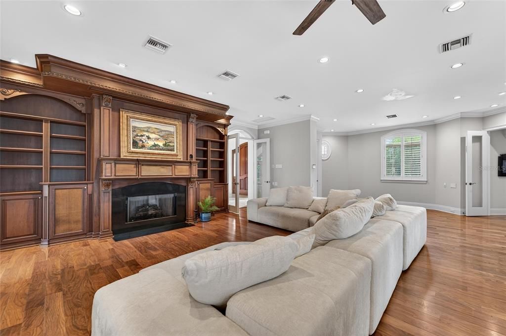 For Sale: $3,900,000 (7 beds, 8 baths, 9222 Square Feet)