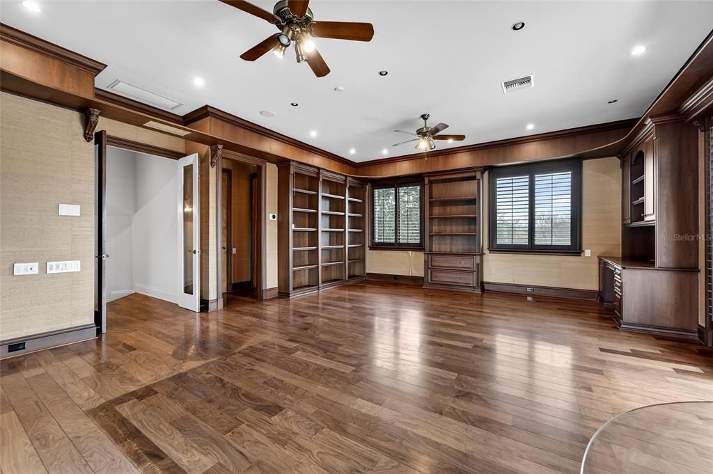 For Sale: $3,900,000 (7 beds, 8 baths, 9222 Square Feet)