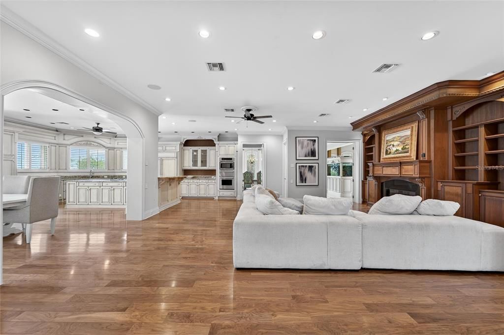 For Sale: $3,900,000 (7 beds, 8 baths, 9222 Square Feet)