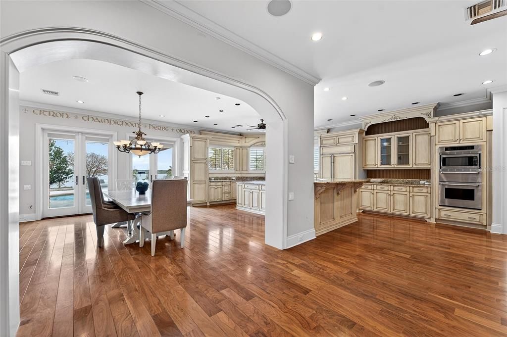 For Sale: $3,900,000 (7 beds, 8 baths, 9222 Square Feet)