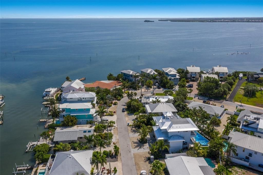 For Sale: $3,400,000 (4 beds, 4 baths, 3274 Square Feet)