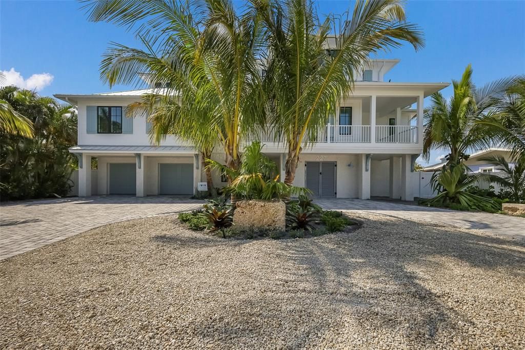 For Sale: $3,400,000 (4 beds, 4 baths, 3274 Square Feet)