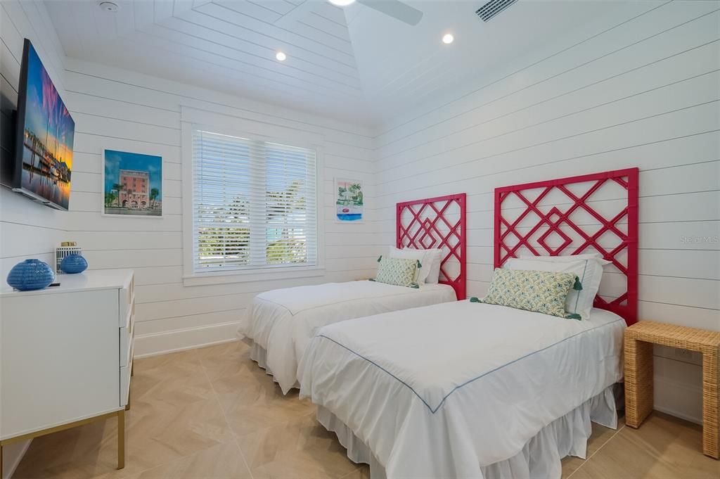For Sale: $3,400,000 (4 beds, 4 baths, 3274 Square Feet)