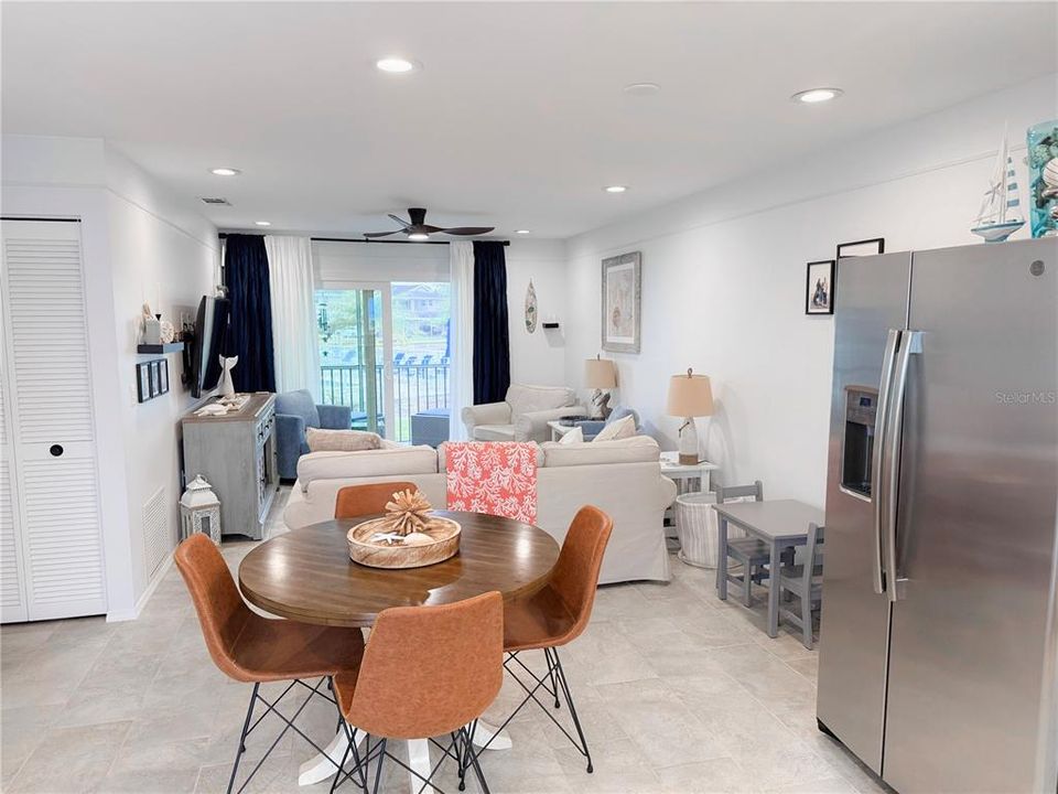 Active With Contract: $316,000 (2 beds, 2 baths, 1096 Square Feet)