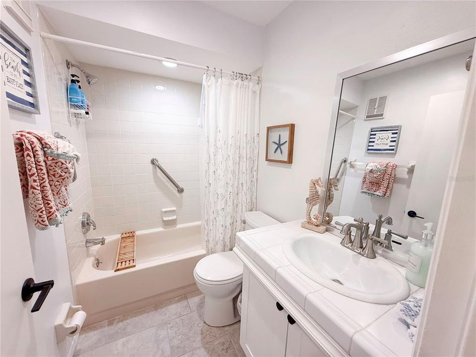 Active With Contract: $316,000 (2 beds, 2 baths, 1096 Square Feet)
