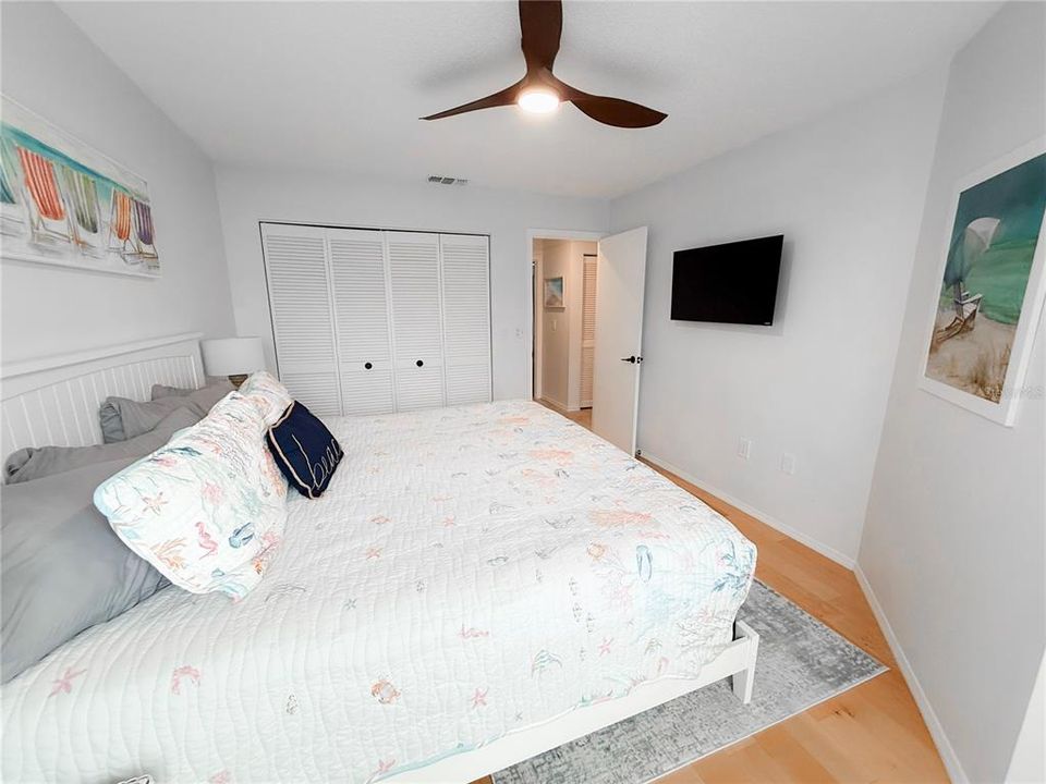 Active With Contract: $316,000 (2 beds, 2 baths, 1096 Square Feet)