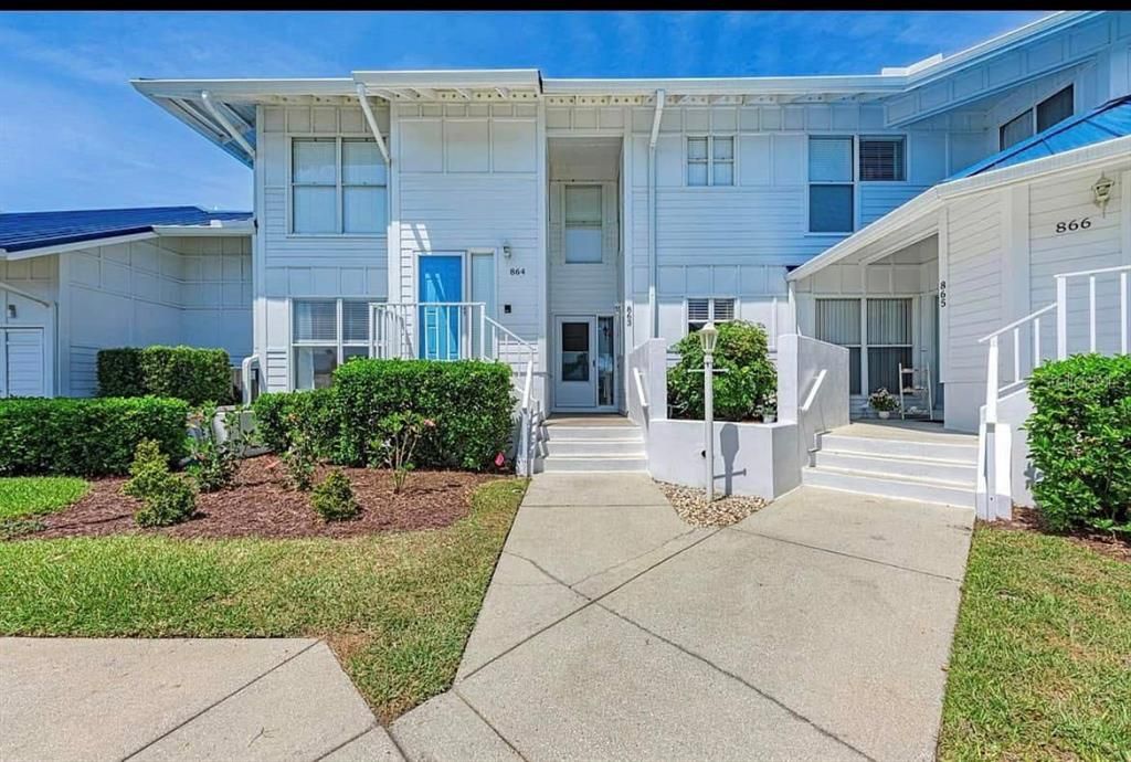 Active With Contract: $316,000 (2 beds, 2 baths, 1096 Square Feet)