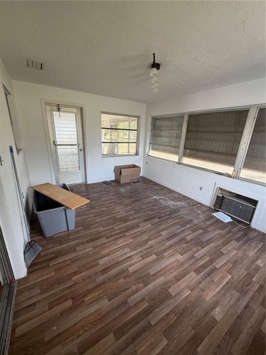 Activo con contrato: $163,000 (2 camas, 1 baños, 932 Pies cuadrados)