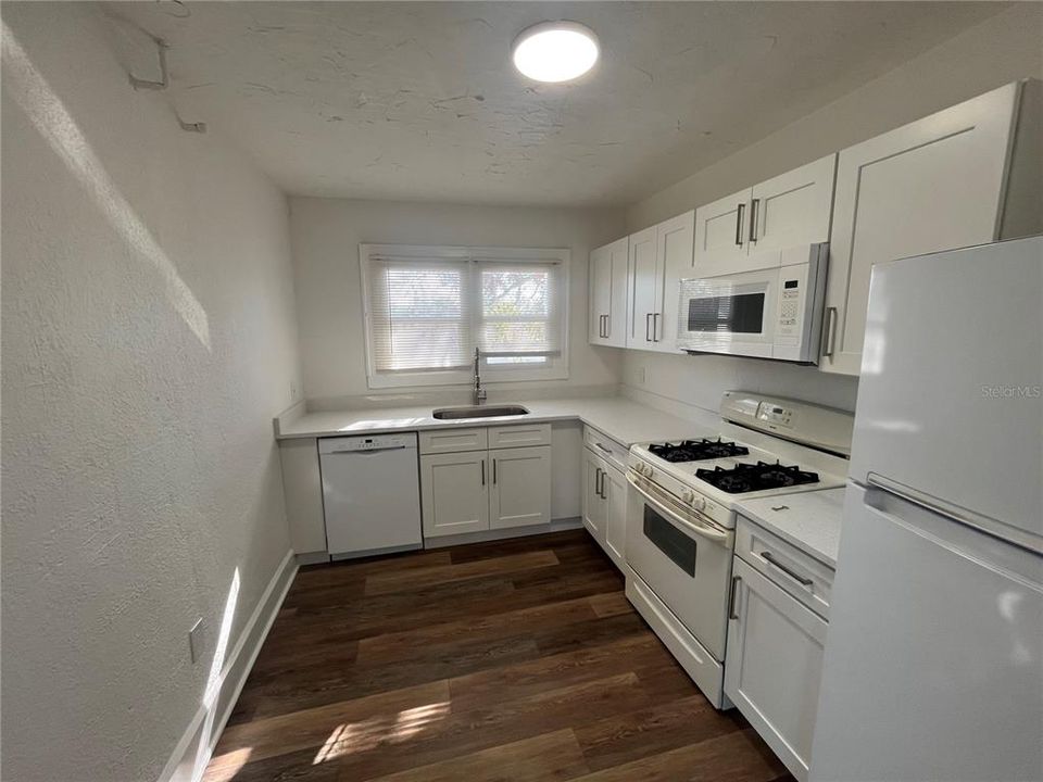 На продажу: $499,000 (4 спален, 0 ванн, 1760 Квадратных фут)