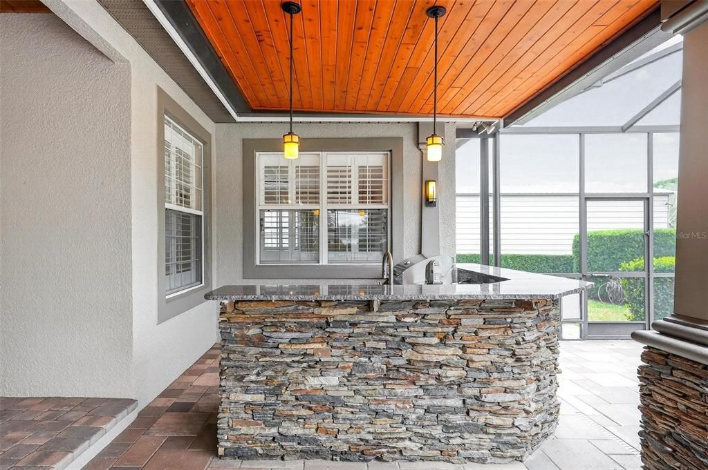 For Sale: $1,050,000 (5 beds, 4 baths, 4279 Square Feet)
