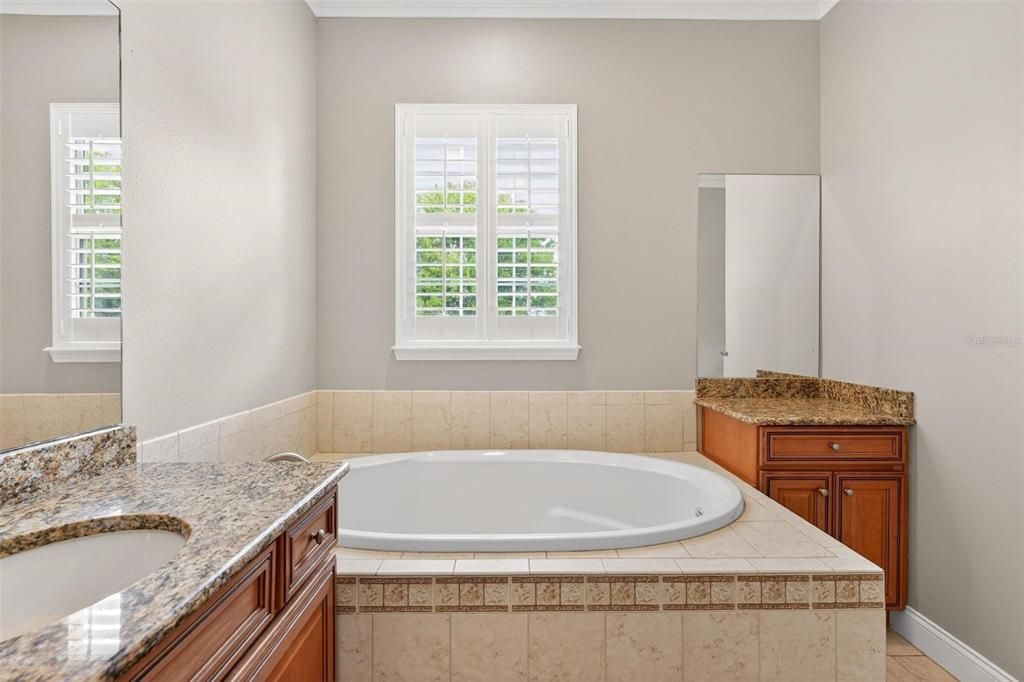 For Sale: $1,050,000 (5 beds, 4 baths, 4279 Square Feet)