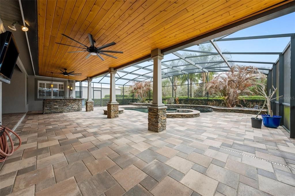 For Sale: $1,050,000 (5 beds, 4 baths, 4279 Square Feet)
