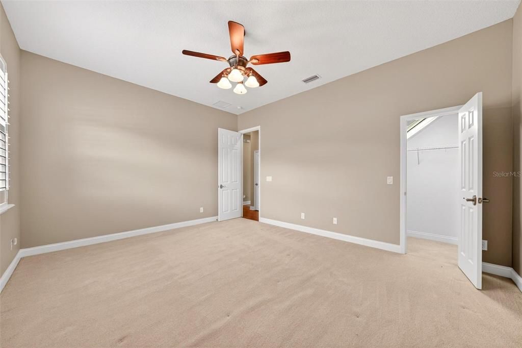 For Sale: $1,050,000 (5 beds, 4 baths, 4279 Square Feet)