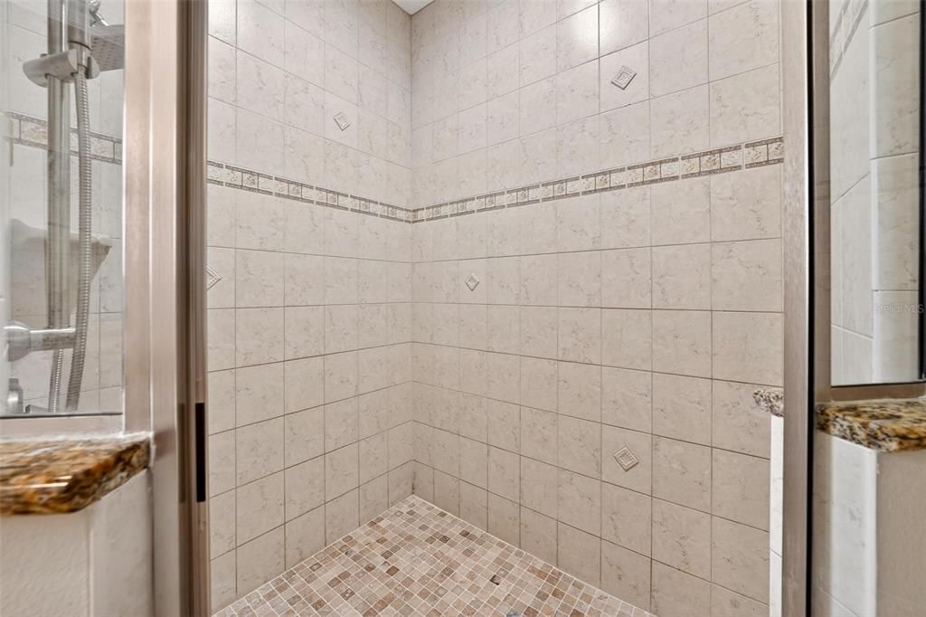 For Sale: $1,050,000 (5 beds, 4 baths, 4279 Square Feet)
