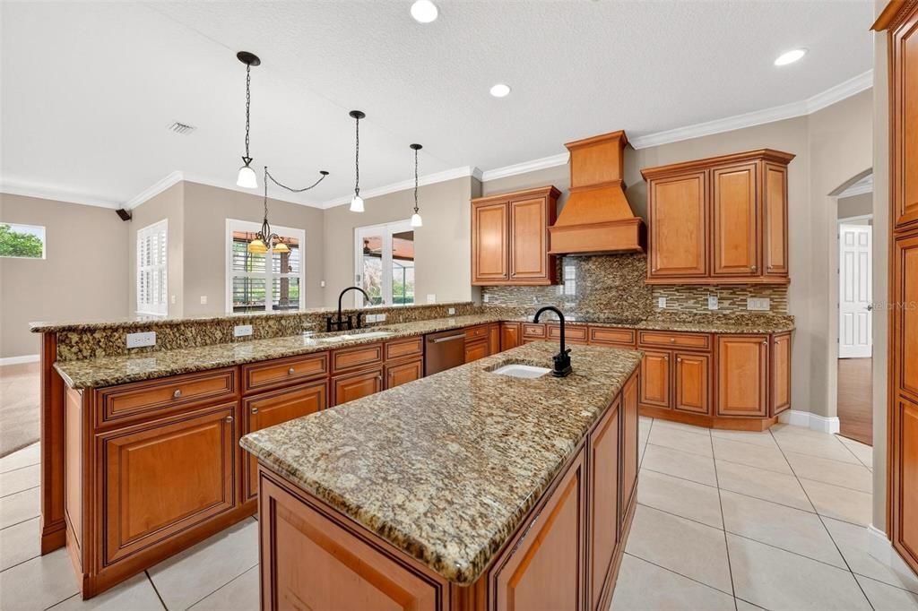 For Sale: $1,050,000 (5 beds, 4 baths, 4279 Square Feet)