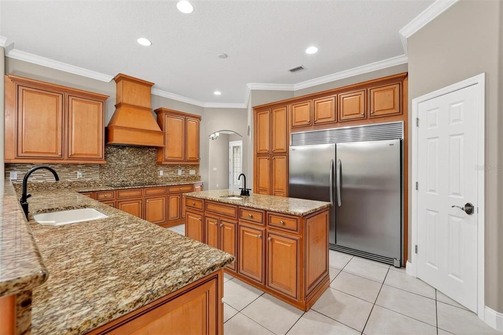 For Sale: $1,050,000 (5 beds, 4 baths, 4279 Square Feet)